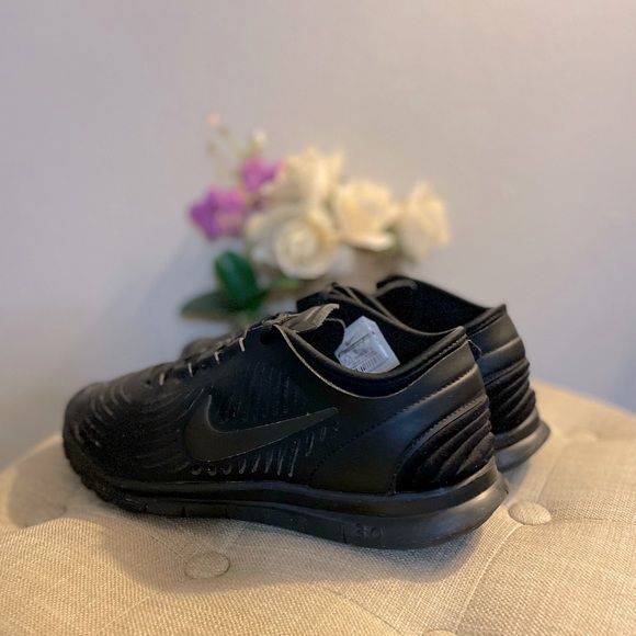 Nike Training Sneakers - Size 8.5 - Picture 6 of 12